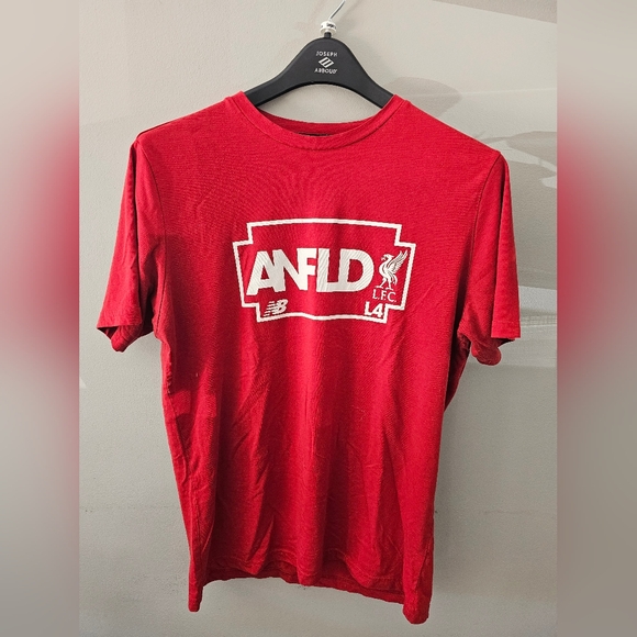 Liverpool FC T shirt - Picture 1 of 3
